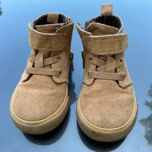 Boys Cat & Jack boots, toddler size 6